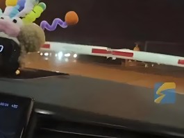 收到禁停立即驶离短信一小时才离开